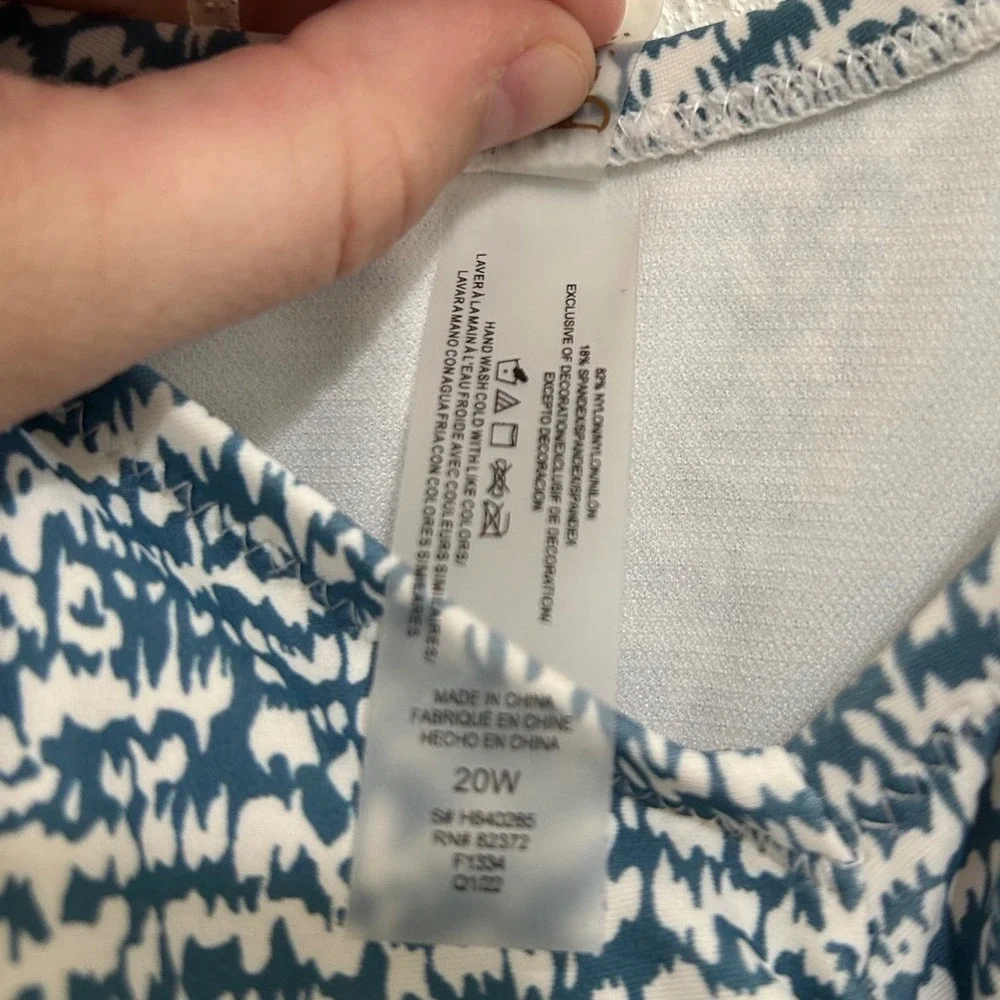 Raisins Curve Womens 20W Blue White‎ Abstract Print V-Neck Swim Dress One Pece